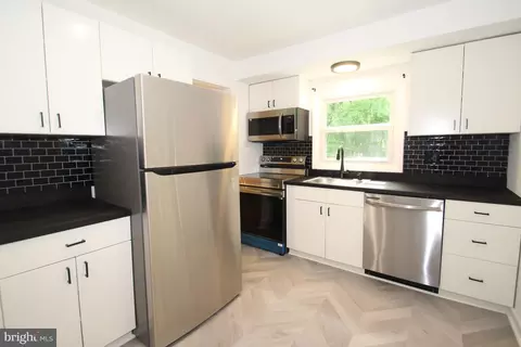39 Anglin Dr, Newark, DE 19713 photo 3