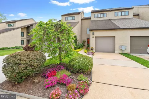 18 Falcon Ct, Wilmington, DE 19808