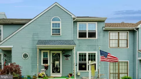 211 White Plains Ct, Newark, DE 19702