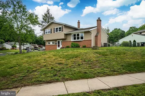 1 Woodbury Ct, Wilmington, DE 19805