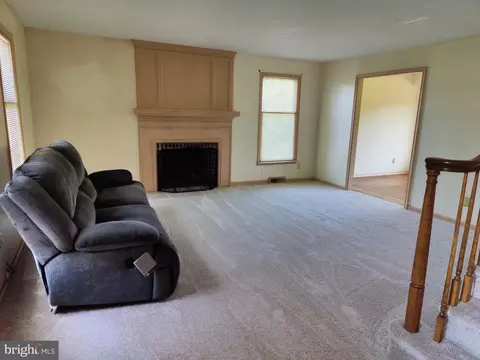 Living - 103 Pine Valley Dr, Middletown, DE 19709 photo 2 of 3