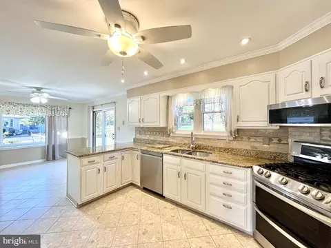 Kitchen - 5 Slashpine Cir, Hockessin, DE 19707 photo 2 of 2