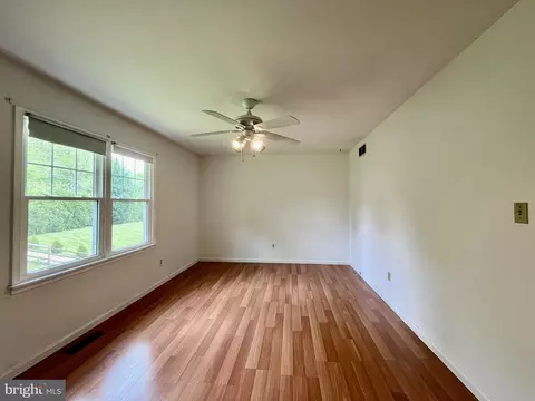 Living - 5 Slashpine Cir, Hockessin, DE 19707 photo 2 of 2