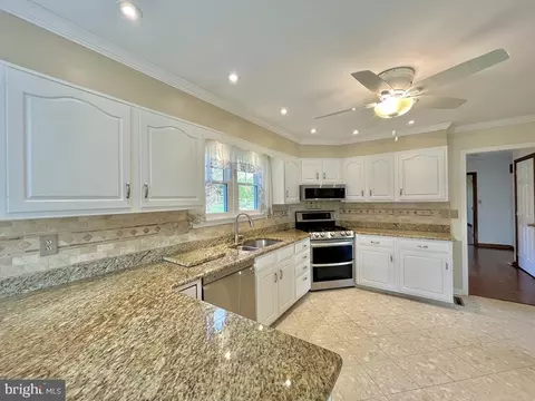 Kitchen - 5 Slashpine Cir, Hockessin, DE 19707 photo 1 of 2