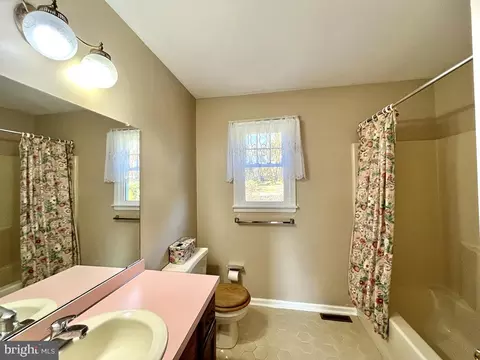 Bath - 5 Slashpine Cir, Hockessin, DE 19707 photo 3 of 3