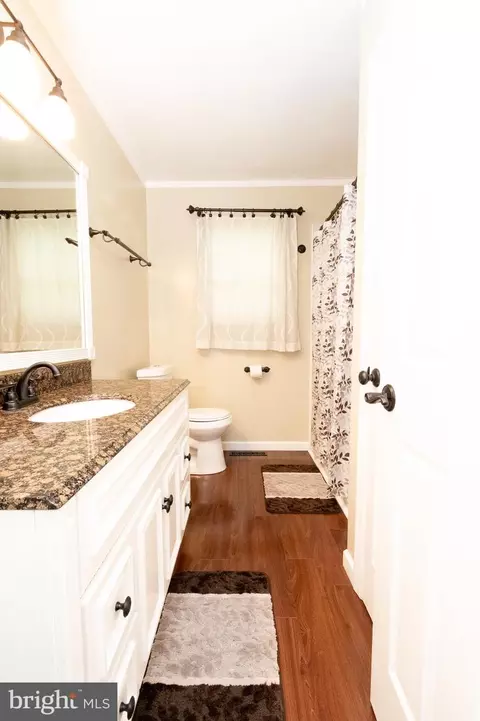 Bath - 16 Tarcote Ct, Newark, DE 19702 photo 1 of 2