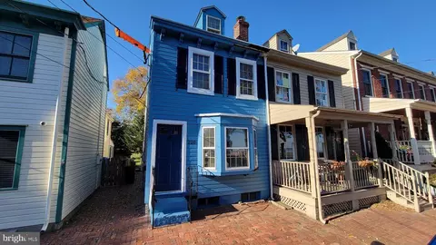 220 E 2nd St, New Castle, DE 19720