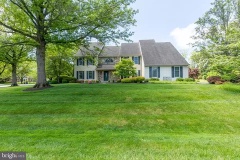 27 Autumnwood Dr, Newark, DE 19711