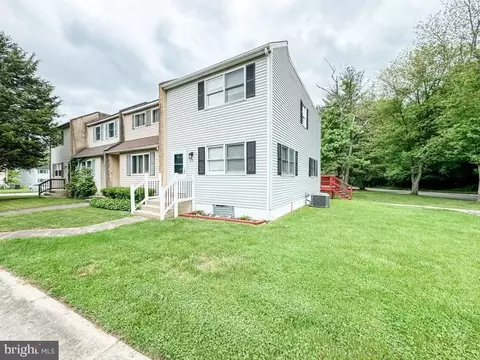 813 Hastings Ct, Newark, DE 19702