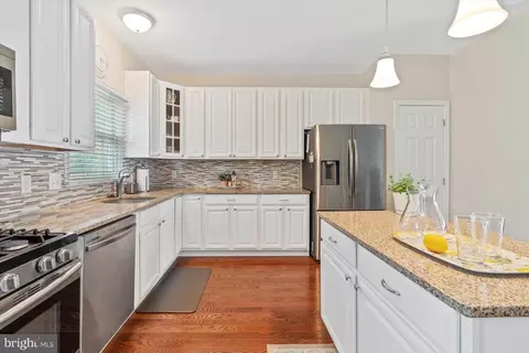 Kitchen - 28 Dynasty Dr, Bear, DE 19701 photo 2 of 5