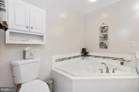 Bath - 28 Dynasty Dr, Bear, DE 19701 photo 3 of 5