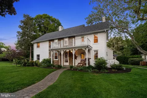 5 Richards Dr, Wilmington, DE 19810