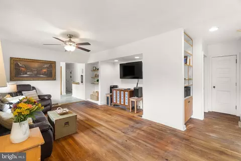 Entry Way - 2124 Graves Rd, Hockessin, DE 19707 photo 5 of 13