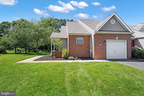 206 W Red Lion Dr, Bear, DE 19701 photo 2