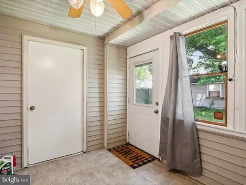 Entry Way - 2 Sunny Bend Dr, Newark, DE 19702 photo 1 of 1