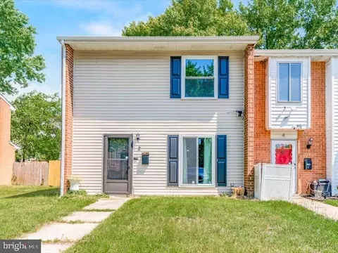 2 Sunny Bend Dr, Newark, DE 19702