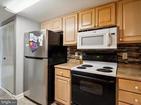 Kitchen - 2 Sunny Bend Dr, Newark, DE 19702 photo 2 of 2