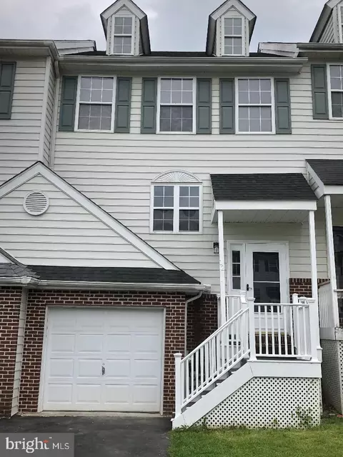12 Ann Marie Ct, Newark, DE 19702