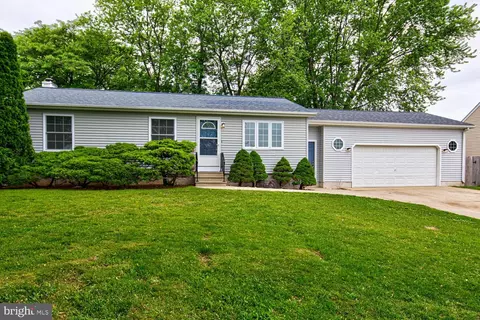711 Ellen Dr, Bear, DE 19701