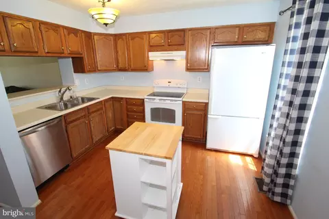 16 Galloway Ct E, Newark, DE 19711 photo 3