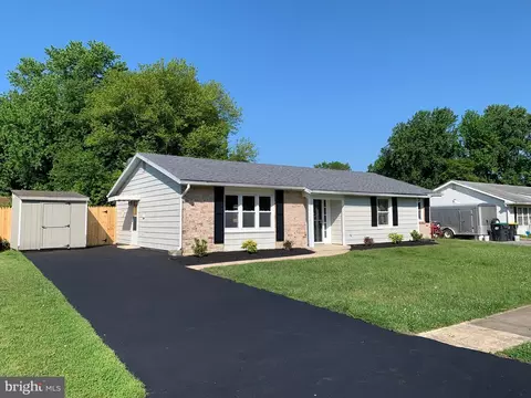 10 Brookbend Dr, Newark, DE 19713