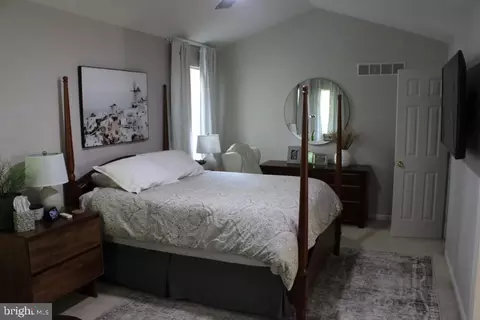 Bedroom - 43 Mahopac Dr, Bear, DE 19701 photo 1 of 3