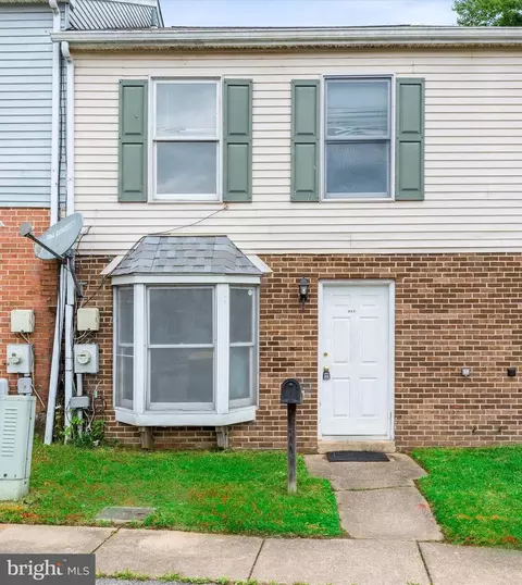 417 Strathaven Ct, Newark, DE 19702