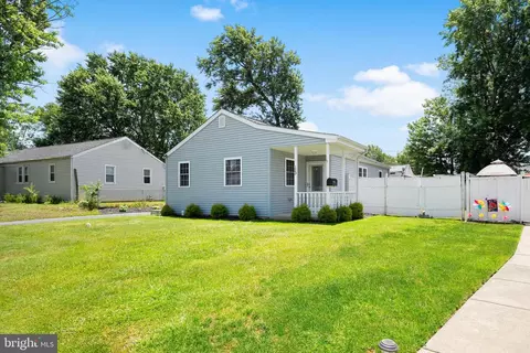 123 Hunn Rd, New Castle, DE 19720
