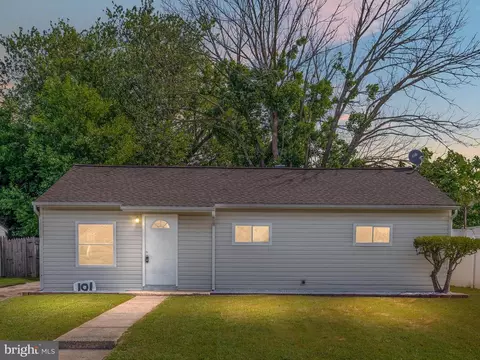 101 Halcyon Dr, New Castle, DE 19720