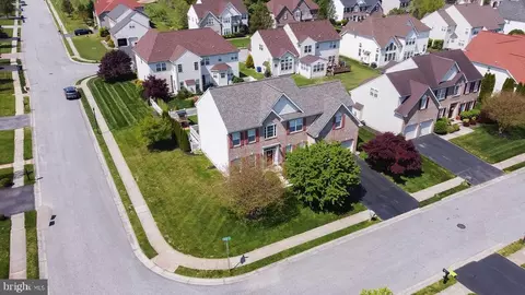 2 Latour Ln, Newark, DE 19702