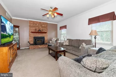 Living - 150 N Gabriel Dr, Bear, DE 19701 photo 2 of 3