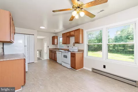 821 Broadfield Dr, Newark, DE 19713 photo 8