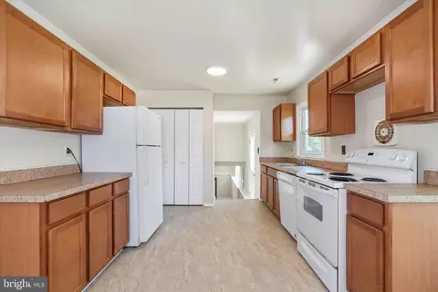 821 Broadfield Dr, Newark, DE 19713 photo 9
