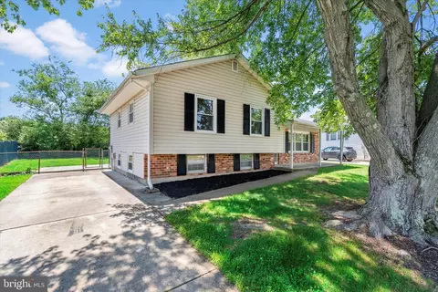 821 Broadfield Dr, Newark, DE 19713 photo 2