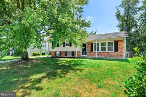 821 Broadfield Dr, Newark, DE 19713 photo 4