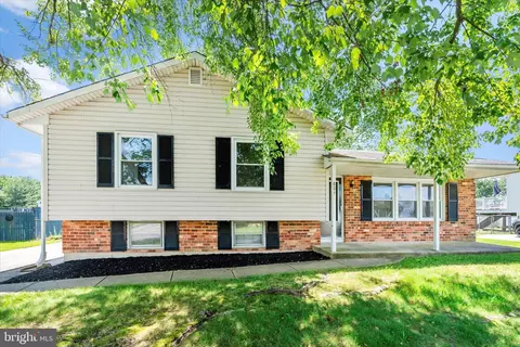821 Broadfield Dr, Newark, DE 19713