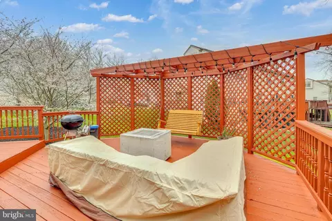 Exterior - 46 Mahopac Dr, Bear, DE 19701 photo 4 of 6