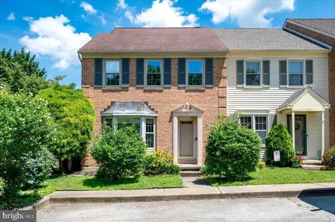 111 Wooden Carriage Dr, Hockessin, DE 19707
