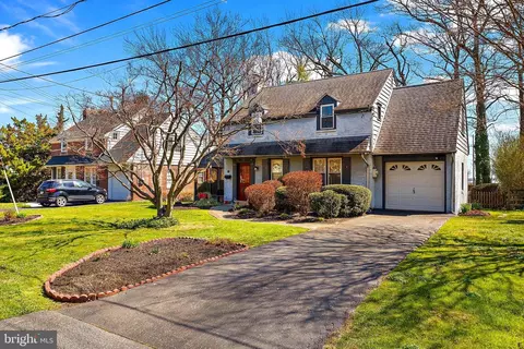 823 Woodsdale Rd, Wilmington, DE 19809