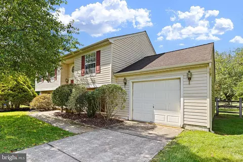 14 Coralberry Dr, Newark, DE 19702