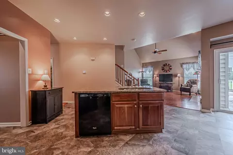 Entry Way - 313 Pierce Run, Newark, DE 19702 photo 5 of 8