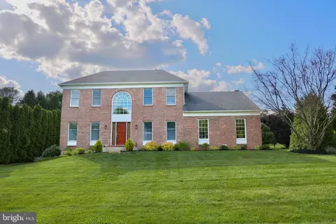 37 E Periwinkle Ln, Newark, DE 19711