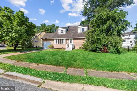 2 Phelps Ln, Newark, DE 19711