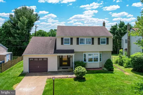 916 Rockwell Rd, Wilmington, DE 19810