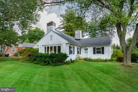308 Country Club Dr, Wilmington, DE 19803