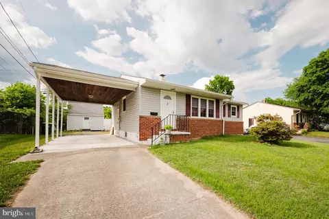 3 Phyllis Dr, Newark, DE 19711 photo 2