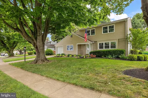 2633 Drayton Dr, Wilmington, DE 19808