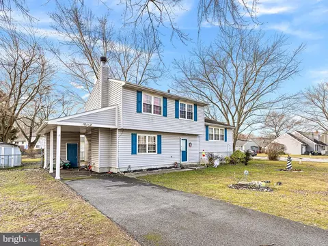 Exterior - 26 E Shady Dr, Newark, DE 19713 photo 4 of 5