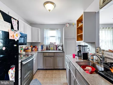 Kitchen - 26 E Shady Dr, Newark, DE 19713 photo 1 of 3