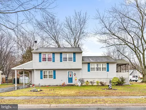 26 E Shady Dr, Newark, DE 19713